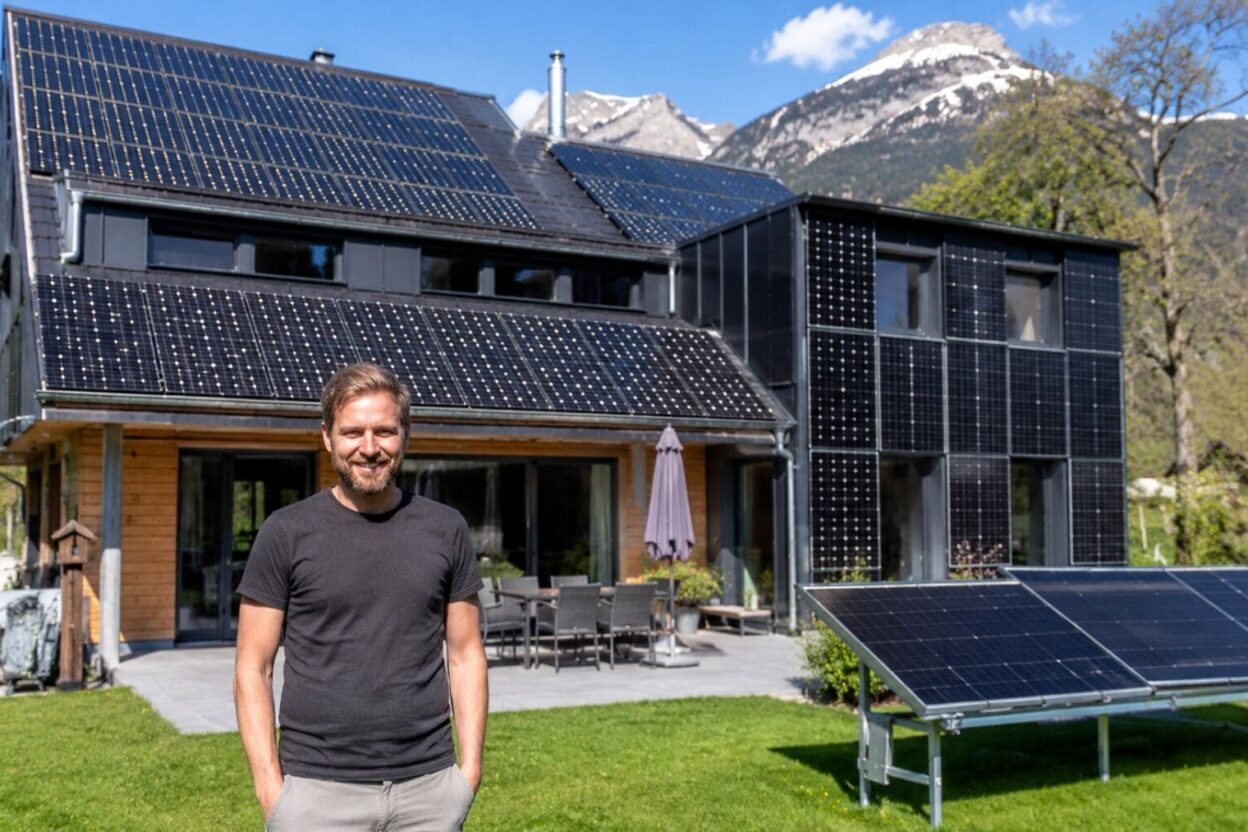 70 panneaux et zéro facture depuis 2018 : ce que la maison autonome de Klaus Strasser ne dit pas