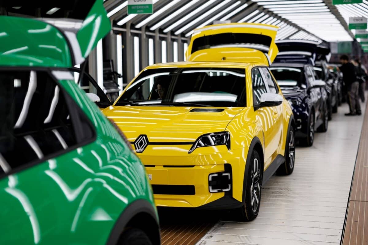 Renault booste ses deux icônes électriques : la R4 et la R5 gagnent en puissance et en autonomie grâce à une amélioration majeure en préparation Renault 5 R4 électrique Gen 2 Evo 2027 autonomie puissance batterie AmpR Small