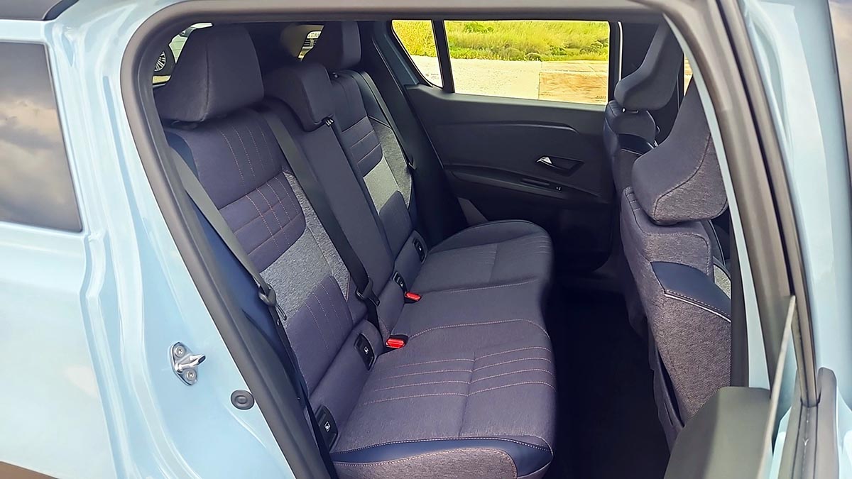 Renault 4 places arrière crossover électrique familial habitabilité