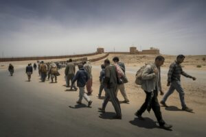 48 000 migrants repartis de Ceuta vers le Maroc : trois jours sans manger, des pierres et 57 morts