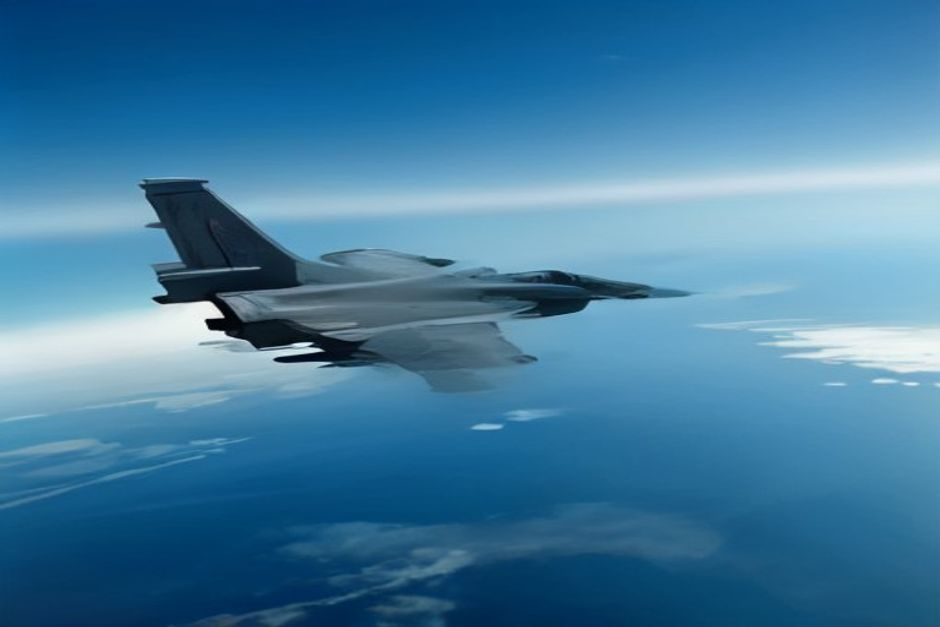 Un Rafale détecte en vol une fuite de kérosène sur un jet privé à 12 000 m : l'appareil renonce à Miami et se pose au Bourget Avion de chasse en vol à haute altitude, patrouille aérienne en conditions de ciel dégagé