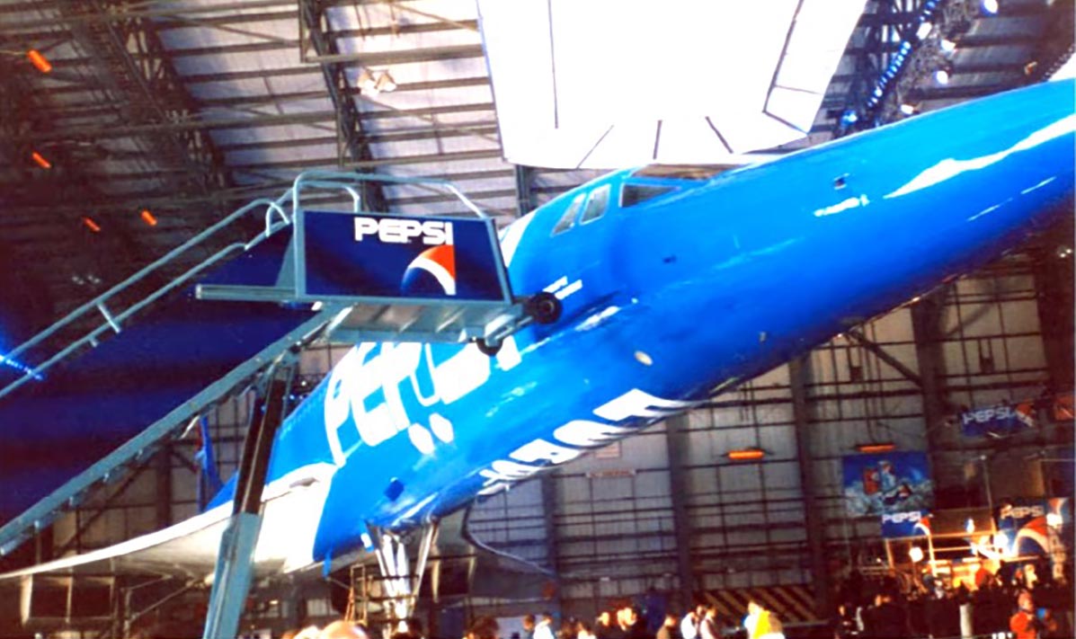 Concorde Air France F-BTSD aux couleurs de Pepsi vu de trois-quarts avant avec son célèbre nez basculant