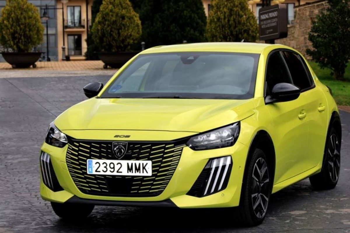 Peugeot e-208 156 ch : 433 km d'autonomie et un tarif qui bouscule la citadine électrique