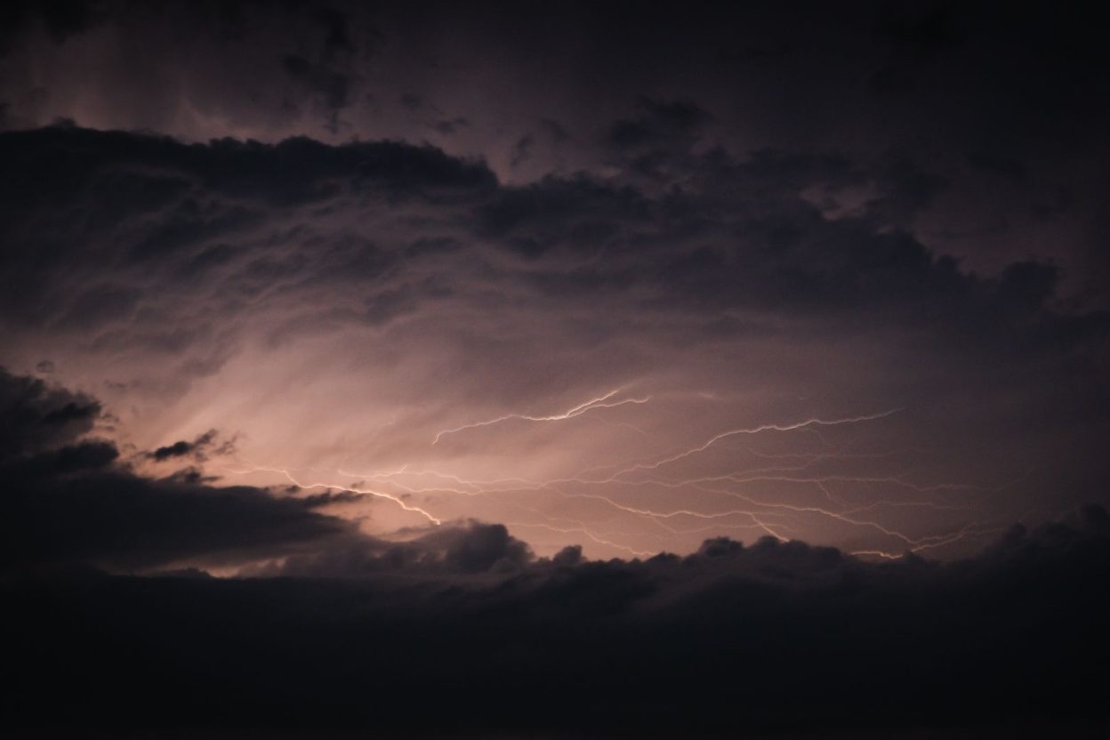 Quasi-totalité de l'Auvergne-Rhône-Alpes en vigilance : orages et vent ce jeudi