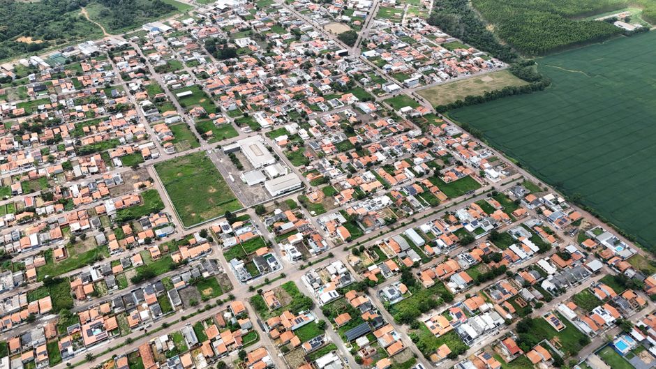 Aerial photograph showcasing the urban landscape of Paragominas, Pará, Brazil, capturing houses, streets, and greenery.