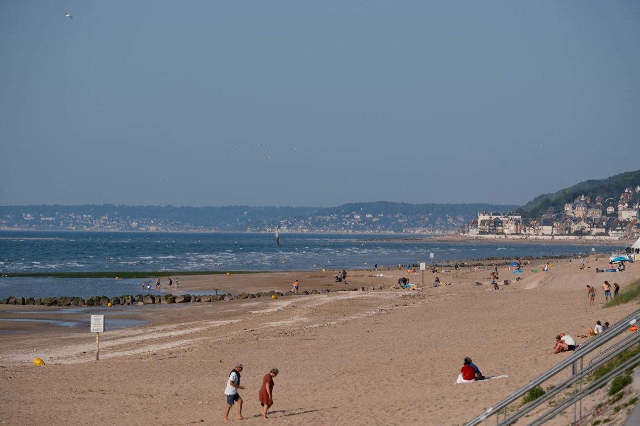 Sixième canicule depuis mai : le Sud-Ouest prépare 40 °C pour le 5 septembre, un pic confirmé Des températures élevées affichées sur un thermomètre extérieur en été