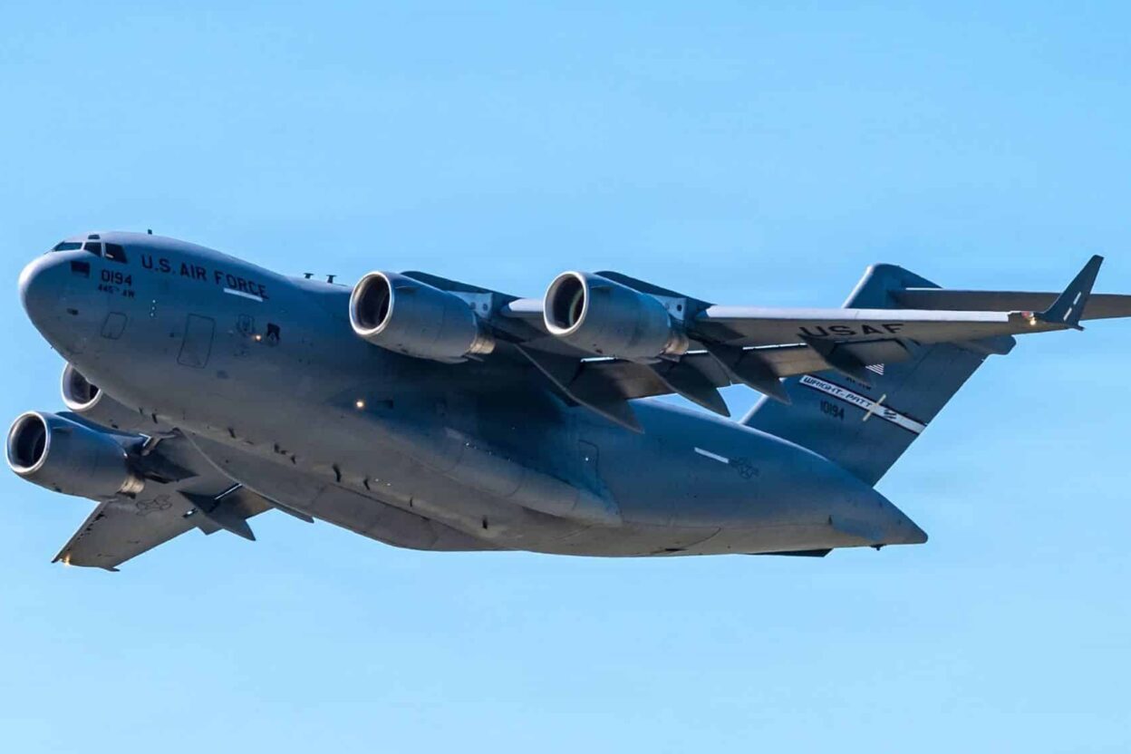 Un C-17 cloué au sol 17 mois vole de nouveau grâce à une pièce façonnée par un robot Un C-17 cloué au sol 17 mois vole de nouveau grâce à une pièce façonnée par un robot