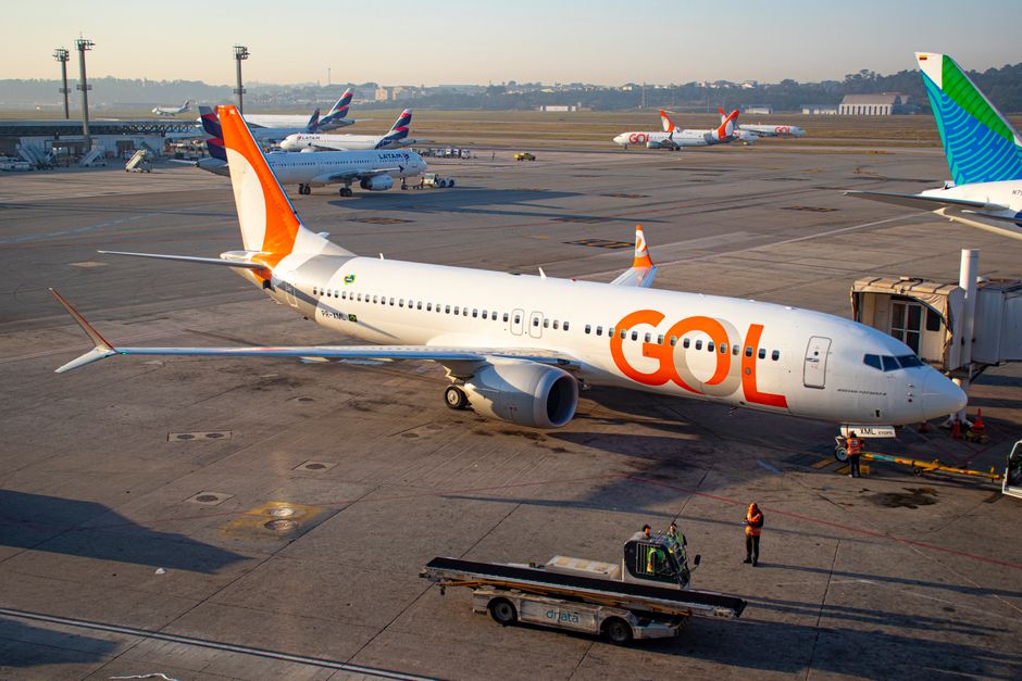 Un Boeing 737 MAX en préparation avant décollage sur le tarmac