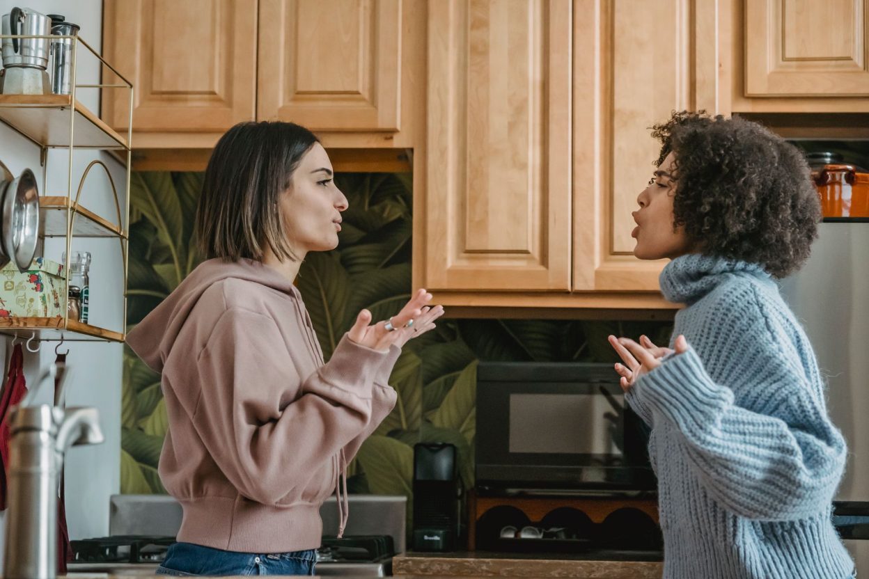 Amitié devenue toxique : les signes à regarder avant de réparer la relation, prendre ses distances ou rompre Une amitié difficile ne conduit pas nécessairement à une rupture : la répétition des comportements compte davantage qu'un incident isolé