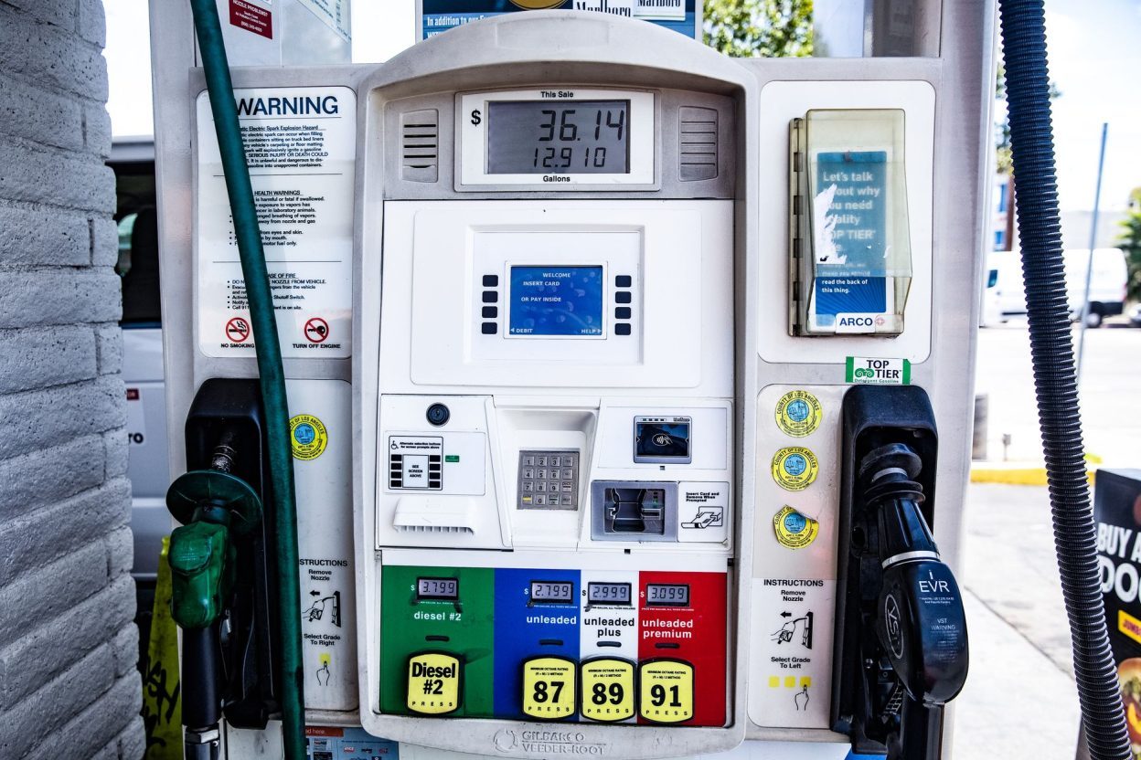 Carburants : le gazole atteint 2,257 € le litre en moyenne, les prix bondissent encore en France Les prix du gazole et de l’essence dépassent largement les 2 euros le litre dans de nombreuses stations-service en France