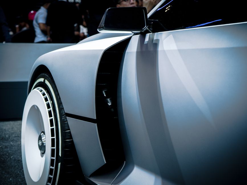 Concept-car aux formes épurées et design futuriste