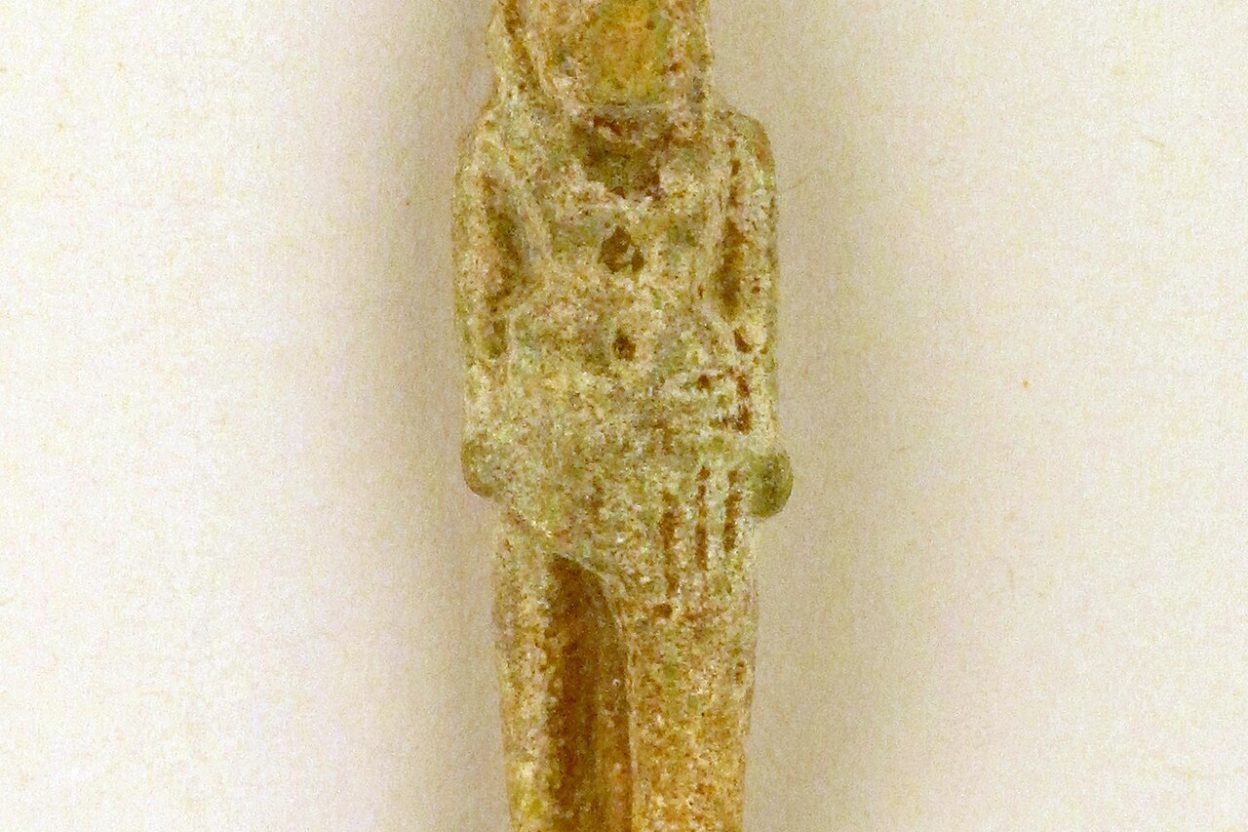 Des amulettes romaines aux croix chrétiennes : une étude révèle comment les pratiques de protection ont survécu Les amulettes antiques étaient portées ou placées dans des lieux précis dans un but de protection ou de guérison