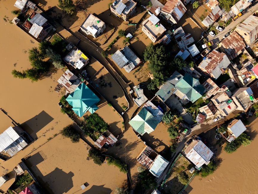 Vue aérienne d'une zone résidentielle inondée