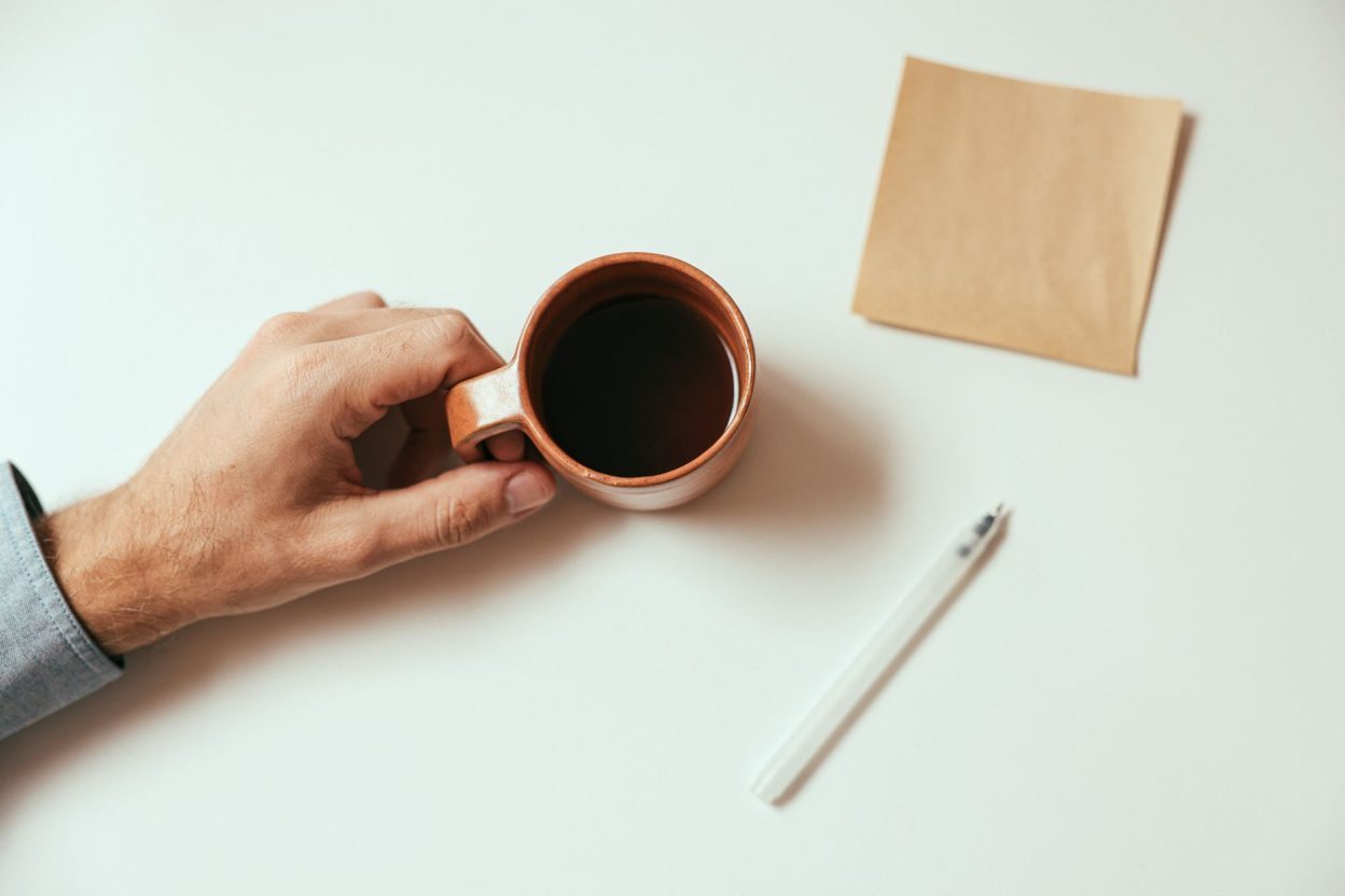 La caféine pourrait modifier l’activité cérébrale pendant le sommeil sans provoquer de réveil évident