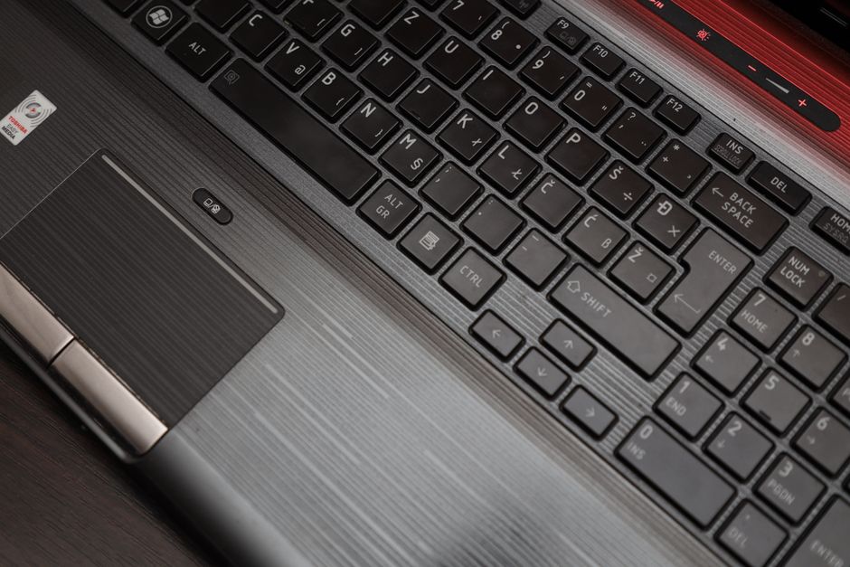 Vue de dessus d'un clavier et pavé tactile d'ordinateur portable