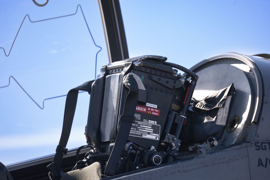 Siège d'éjection dans le cockpit d'un avion de combat.