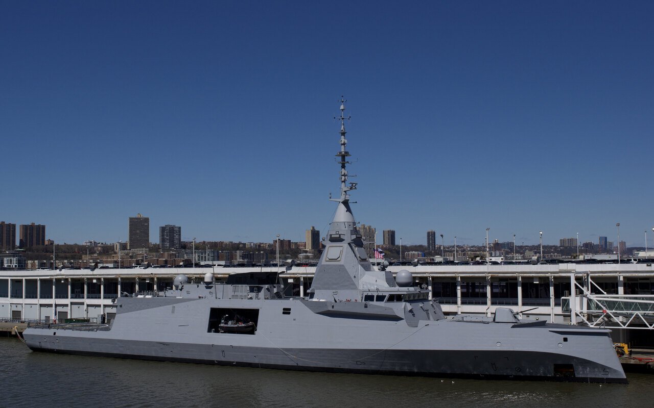 Un mois après la signature, Naval Group a découpé la première tôle de la frégate suédoise à Lorient Un mois après la signature, Naval Group a découpé la première tôle de la frégate suédoise à Lorient