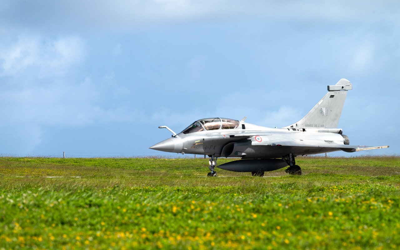 En cas de guerre majeure, l’armée de l’Air reconnaît que ses Rafale ne feront pas le nombre, et mise sur des drones de combat moins chers En cas de guerre majeure, l’armée de l’Air reconnaît que ses Rafale ne feront pas le nombre, et mise sur des drones de combat moins chers