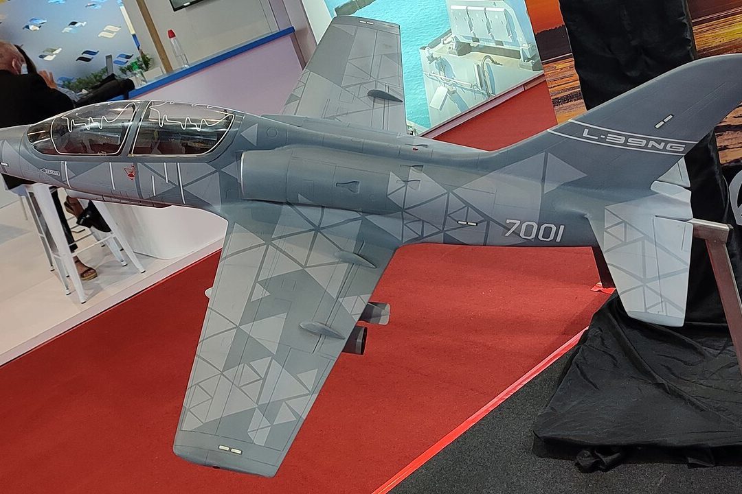 Anti-drones : le L-39 Skyfox va tester des roquettes guidées de 70 mm, la France équipe déjà ses Rafale Le L-39 Skyfox est un avion d’entraînement et tactique subsonique conçu par le constructeur tchèque Aero Vodochody