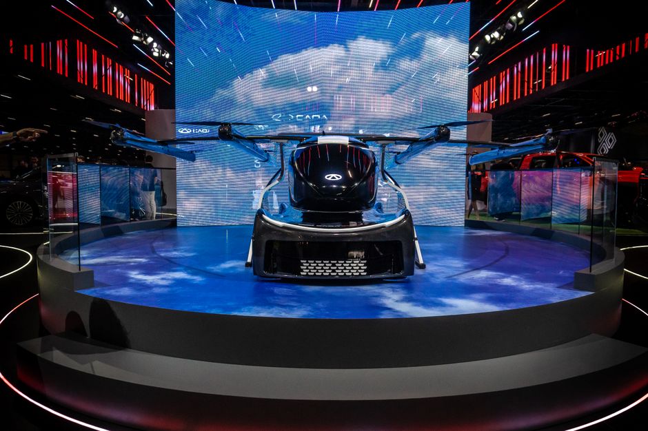 Concept de véhicule électrique présenté lors d'un salon automobile
