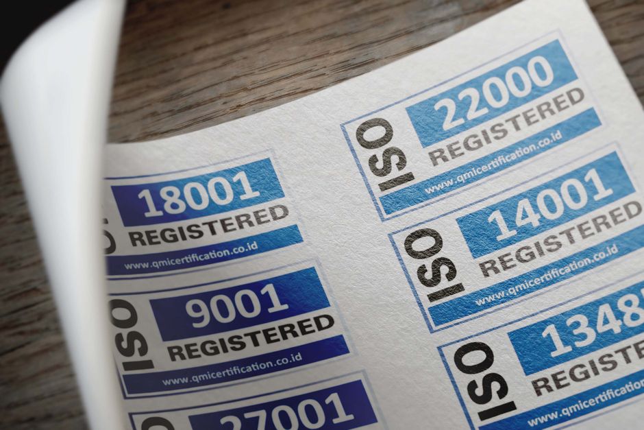 Autocollants de certification ISO avec numéros d'enregistrement sur papier