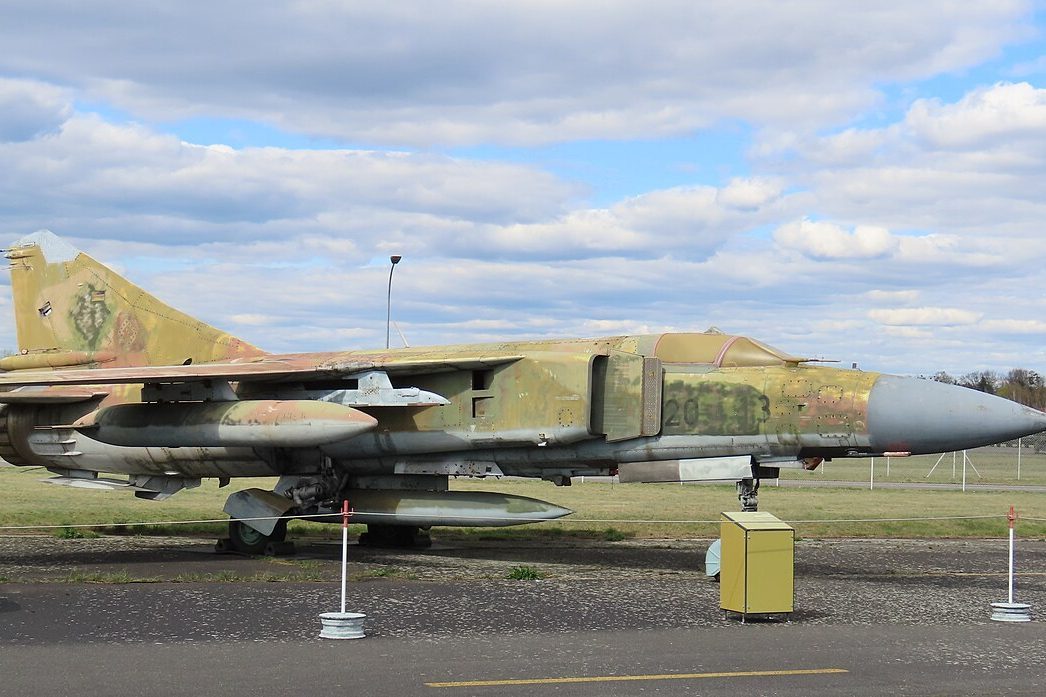 Un MiG-23 soviétique sans pilote a traversé l’Europe avant de s’écraser près de la France et de tuer un jeune homme Un MiG-23 soviétique a parcouru plusieurs centaines de kilomètres sans pilote le 4 juillet 1989
